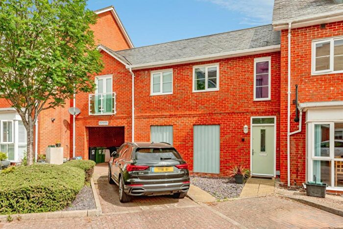 2 Bedroom Coach House For Sale In Reynolds Avenue, Redhill, RH1