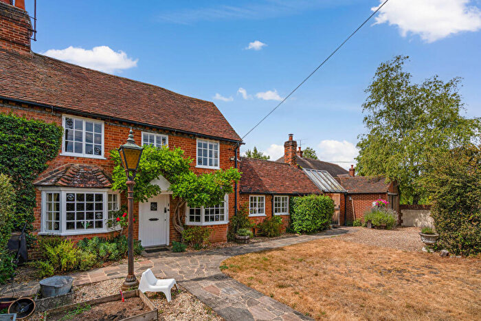 4 Bedroom Semi-Detached House For Sale In Longwater Road, Eversley, RG27