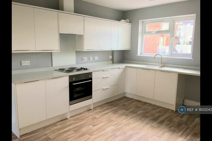 2 Bedroom Flat To Rent In Kingsway, Harwich, CO12