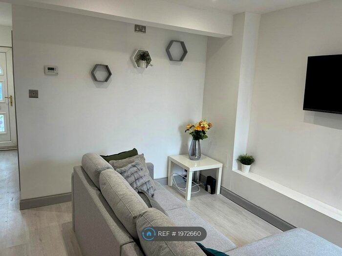 4 Bedroom Terraced House To Rent In Harwich Road, Colchester, CO4