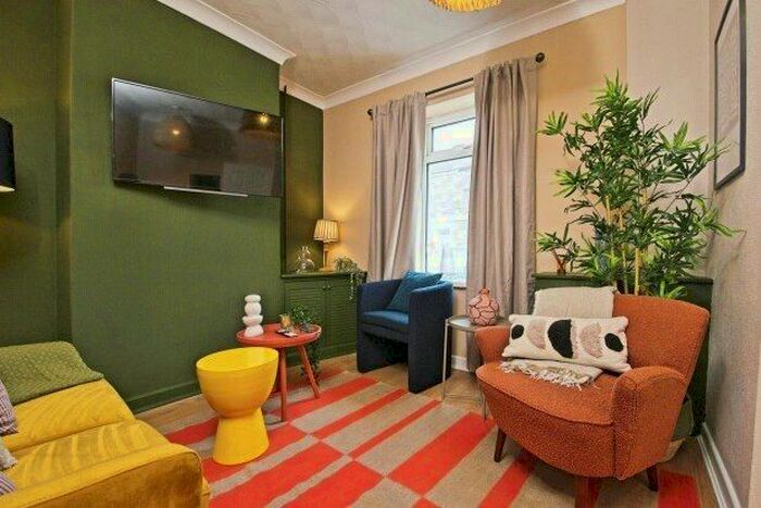 2 Bedroom Property To Rent In Inchmarnock Street, Caerdydd, CF24