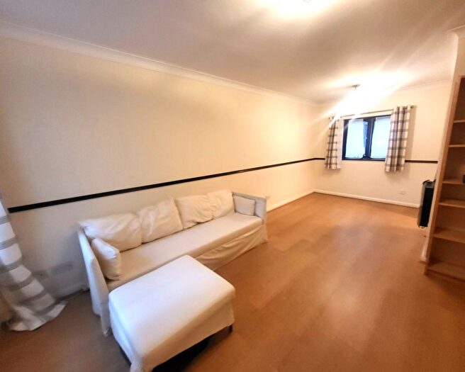 1 Bedroom Flat To Rent In Kipling Court, Hanwell, W7