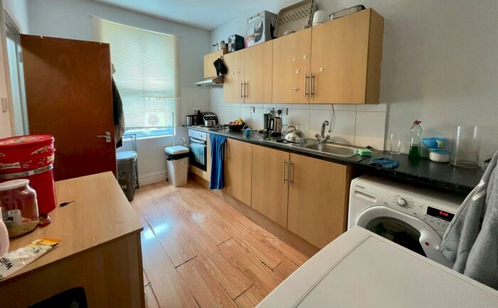 Studio To Rent In Gillingham High Street, Gillingham, ME7