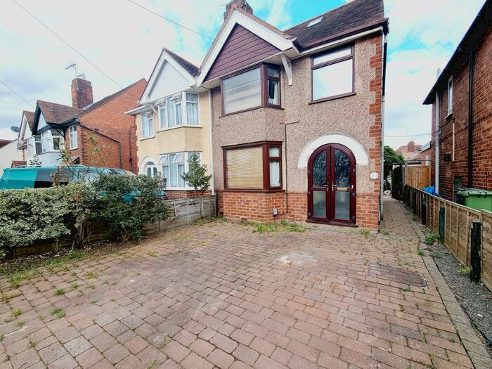 4 Bedroom Semi-Detached House To Rent In The Close, Leamington Spa, CV31