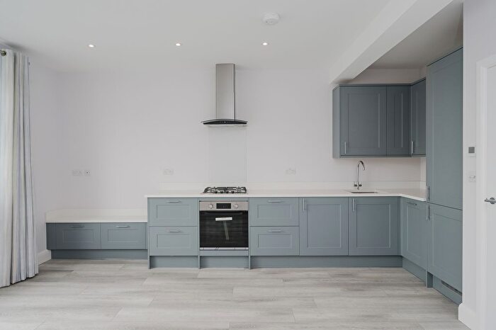 3 Bedroom Flat To Rent In Kingston Road, London, SW19