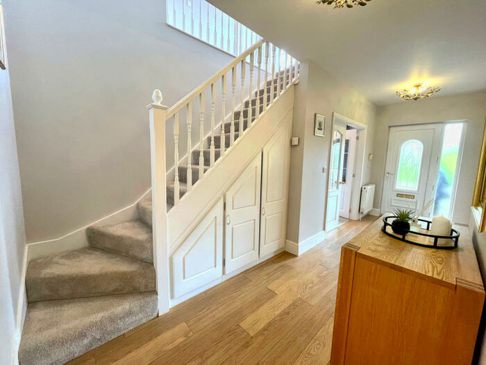 4 Bedroom Detached House For Sale In Cliff Road, Darfield, Barnsley, S73