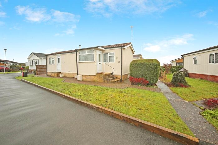 1 Bedroom Park Home For Sale In Woodcot Park, Wilmcote, Stratford-Upon-Avon, CV37