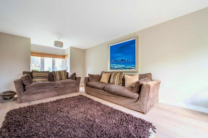 3 Bedroom Detached House To Rent In Macdowell Road, Guildford, GU2