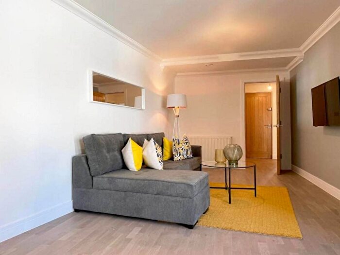 2 Bedroom Flat To Rent In Victoria Street, Rochester, ME1