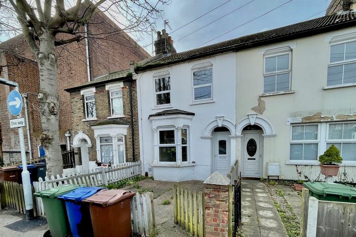 2 Bedroom Property To Rent In Quarry Hill, Grays, RM17
