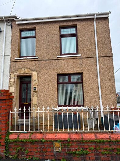 3 Bedroom Semi-Detached House For Sale In Bryngwyn Road, Llanelli, SA14