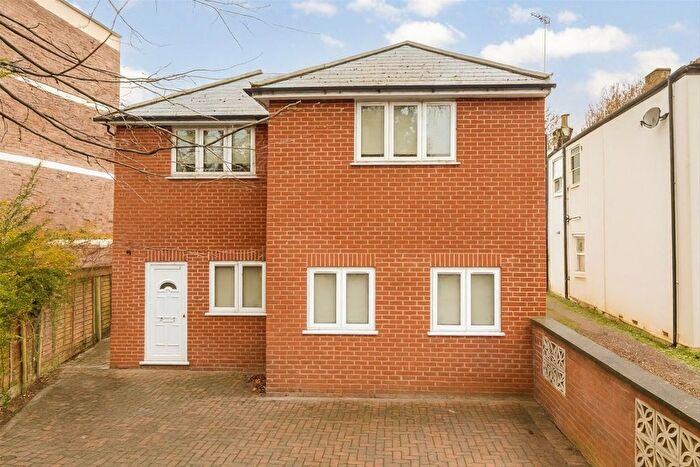 2 Bedroom Flat To Rent In Castlebar Road, Ealing, W5