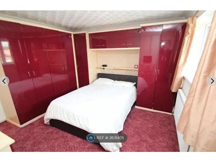 5 Bedroom Detached House To Rent In Oxford Road, Swindon, SN3