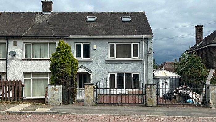 4 Bedroom End Of Terrace House For Sale In Knowles Lane, Bradford, BD4