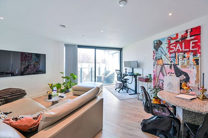 1 Bedroom Flat To Rent In Churchyard Row, Elephant And Castle, London, SE11