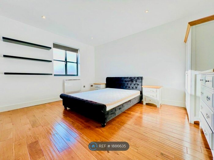 2 Bedroom Flat To Rent In Bermondsey Wall East, London, SE16