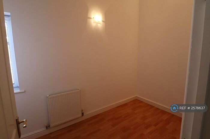 2 Bedroom Flat To Rent In Allen Road, Northampton, NN1