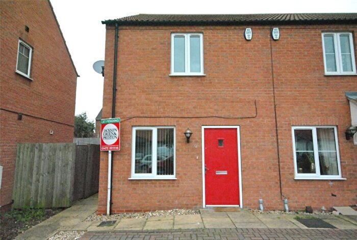 2 Bedroom End Of Terrace House For Sale In Danes Close, Grimsby, N E Lincolnshire, DN32