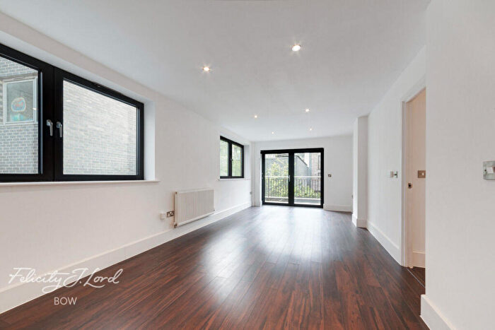 2 Bedroom Apartment For Sale In Axio Way, London, E3