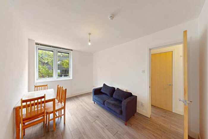 1 Bedroom Apartment For Sale In Skyline Plaza Building, Commercial Road, Aldagte, London, E1