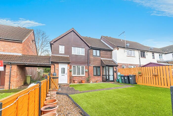 3 Bedroom Terraced House For Sale In Ormsgill Court, Heelands, Milton Keynes, MK13