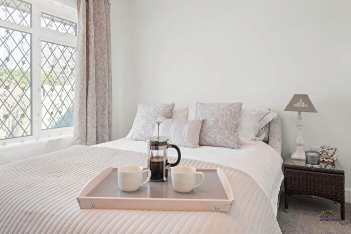 5 Bedroom Detached House For Sale In Willington Street, Maidstone, ME15