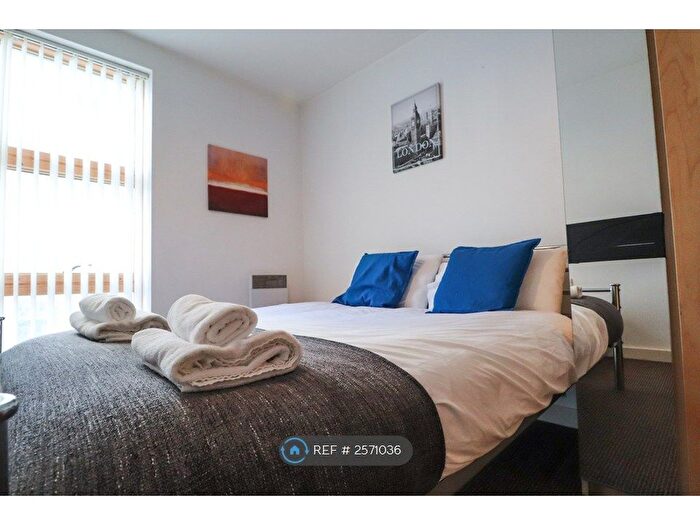 2 Bedroom Flat To Rent In Barton Place, Manchester, M4