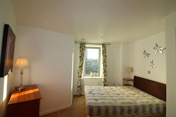 2 Bedroom Apartment To Rent In Whitehall Quay, Leeds, LS1
