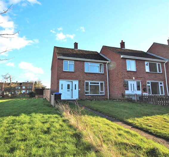 3 Bedroom Terraced House To Rent In Churchill Close, Calne, SN11
