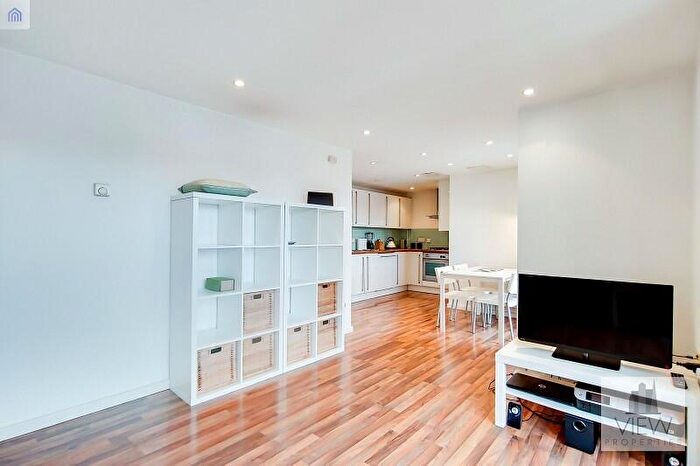 1 Bedroom Apartment To Rent In Chicksand Street, Spitalfields, London., E1