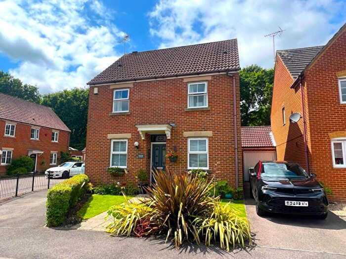 3 Bedroom Detached House To Rent In Jacaranda Close, Titchfield Park, Fareham, Hampshire, PO15