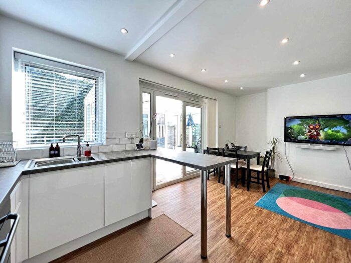 2 Bedroom Bungalow For Sale In Fairfield Road, Brentwood, CM14