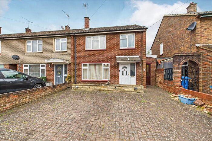 3 Bedroom End Of Terrace House For Sale In Willow Way, Aldershot, Hampshire, GU12
