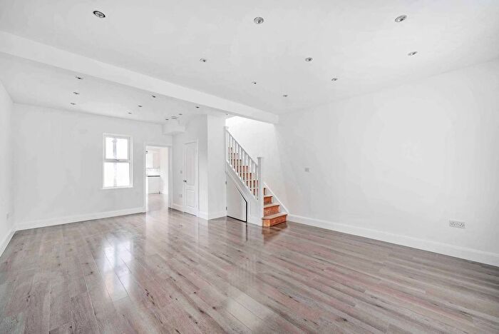 4 Bedroom Property To Rent In Nightingale Road, Wood Green, London, N22