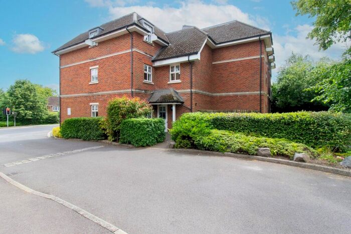 3 Bedroom Apartment To Rent In Bramshott Place, Fleet, GU51