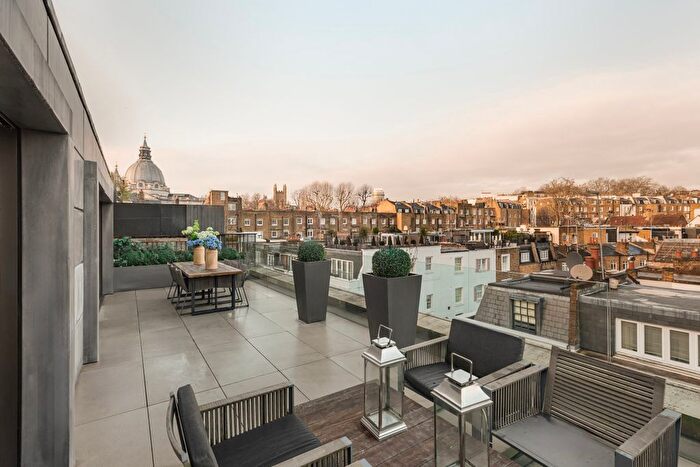 3 Bedroom Flat To Rent In Cheval Place, Knightsbridge, London, United Kingdom, SW7