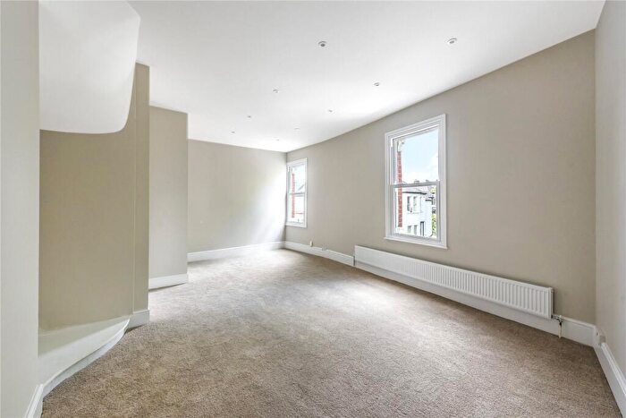 3 Bedroom Apartment To Rent In Fortune Green Road, West Hampstead, London, NW6