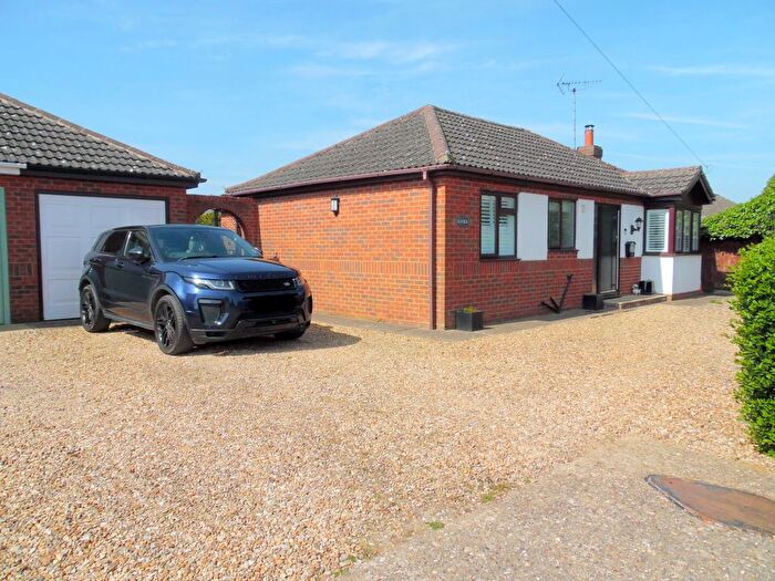 2 Bedroom Detached Bungalow For Sale In Dawsmere Road, Gedney Drove End, Spalding, Lincolnshire, PE12