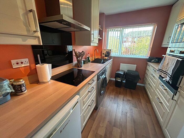 2 Bedroom Maisonette To Rent In Ravenswood Hill, Birmingham, B46