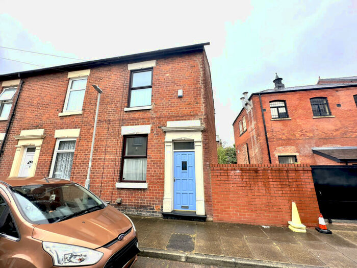 2 Bedroom End Of Terrace House To Rent In Derwentwater Place, Preston, Lancashire, PR1