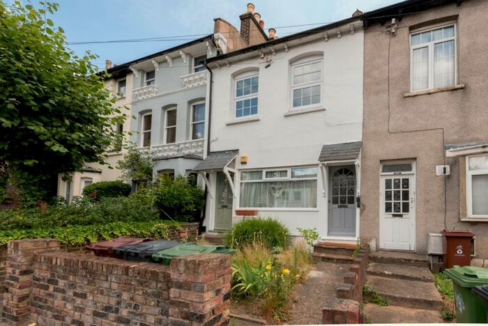 1 Bedroom Flat To Rent In Pembroke Road, E17