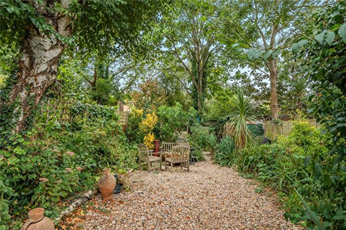 5 Bedroom Semi-Detached House For Sale In Lakeside Road, Palmers Green, London, N13