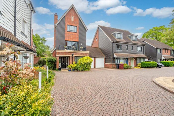 4 Bedroom House To Rent In Lillywhite Road, Chichester, PO18