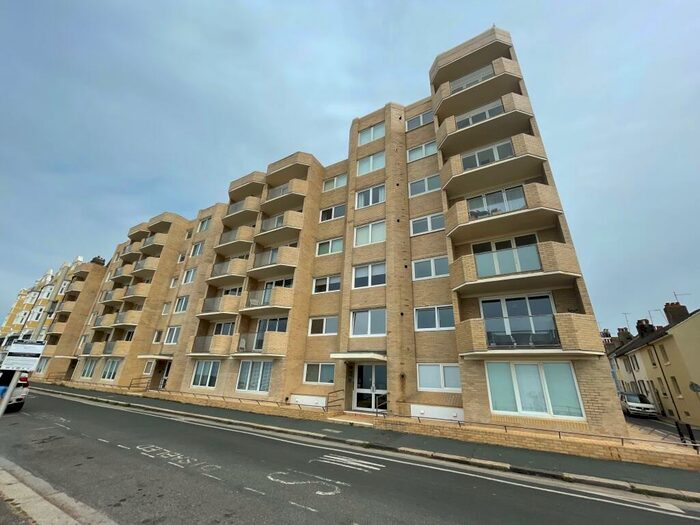 3 Bedroom Flat To Rent In Kings Esplanade, Hove, BN3