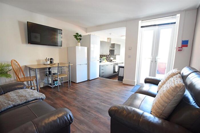 5 Bedroom Terraced House To Rent In Allison Place - Student House - /, LN1