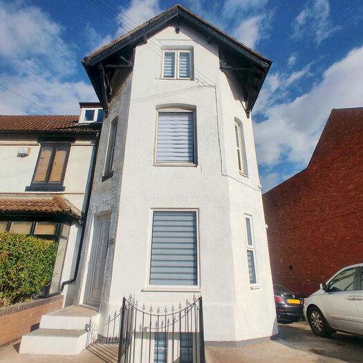 3 Bedroom Flat To Rent In Kensington Road, Selly Park, Birmingham, B29