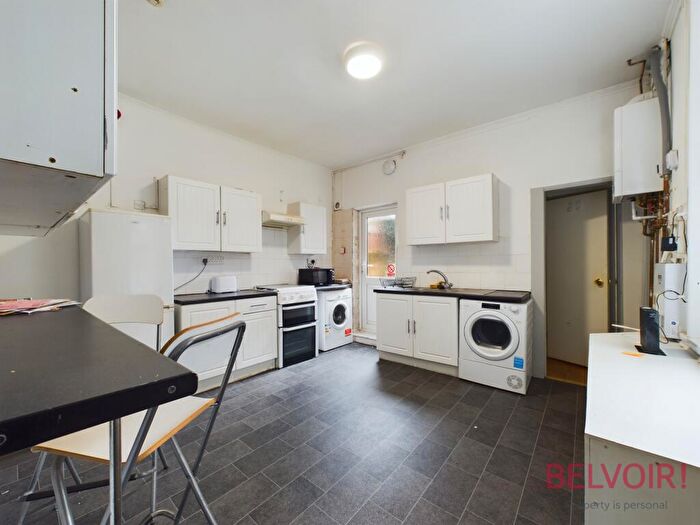 5 Bedroom Detached House To Rent In Maples Street, Nottingham, NG7