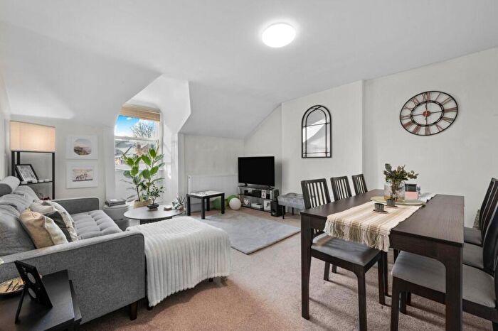 2 Bedroom Apartment For Sale In Cromwell Place, Highgate, London, N6
