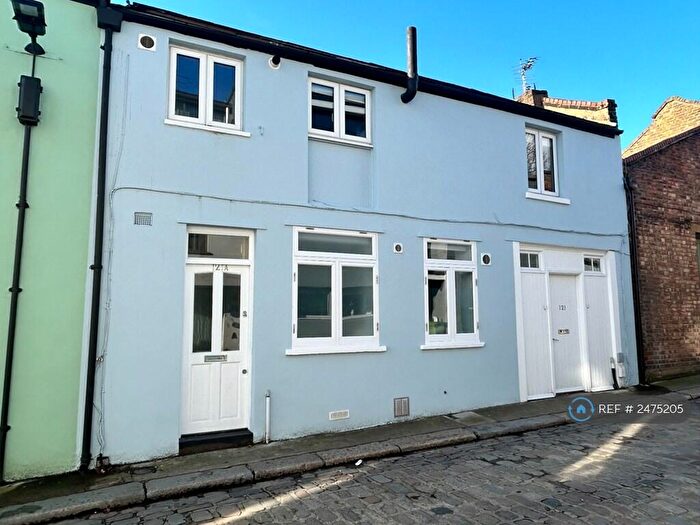 3 Bedroom Flat To Rent In Camden Mews, London, NW1