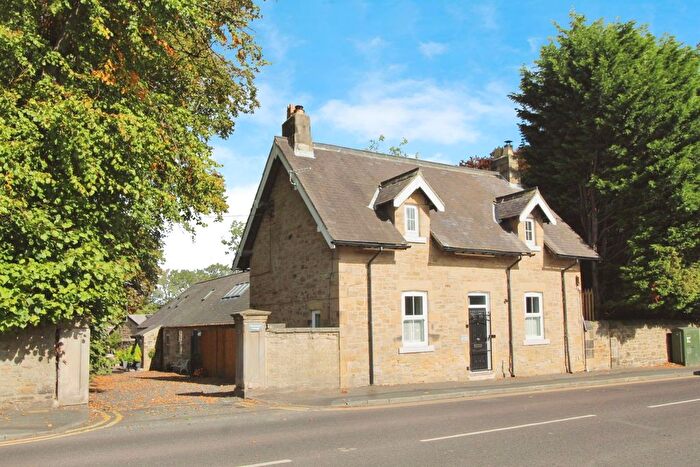 3 Bedroom Semi Detached House For Sale In Lane Head, Ryton, NE40